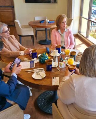 FORTALECE EVA MORENO LAZOS CON ACTIVISTAS EN SAN DIEGO, CA