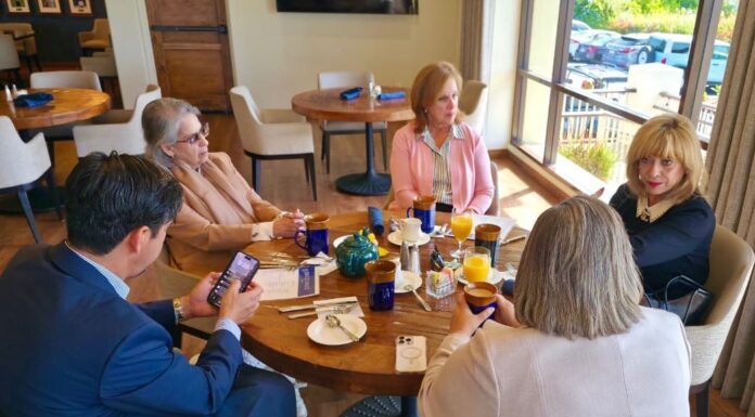 FORTALECE EVA MORENO LAZOS CON ACTIVISTAS EN SAN DIEGO, CA