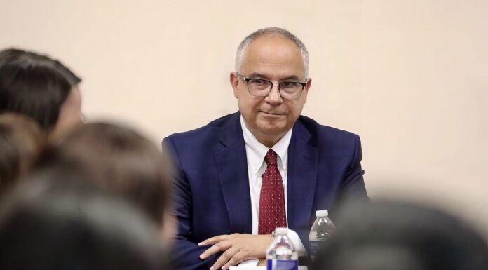 RESPALDA ALFREDO ÁLVAREZ FOROS FEDERALES PARA ELBAORAR INICIATIVA QUE REGULE USO DE CELULARES EN ESCUELAS