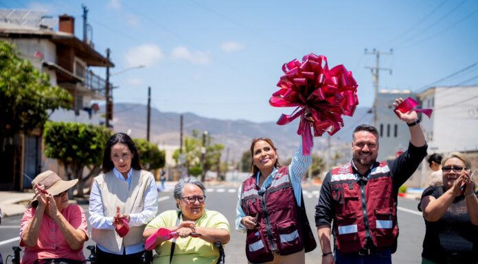 INAUGURA CLAUDIA AGATÓN PAVIMENTACIÓN EN LA AVENIDA MORELOS DE ENSENADA
