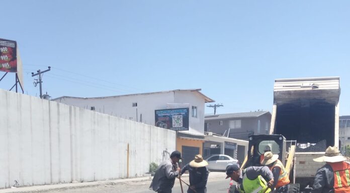 CONTINÚA CAMPAÑA DE BACHEO EN LOS BULEVARES HISENSE Y BENITO JUÁREZ EN ROSARITO