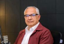 RECIBE ALFREDO ÁLVAREZ PETICIONES PARA INCLUIR SALUD EMOCIONAL EN EL PLAN MAESTRO