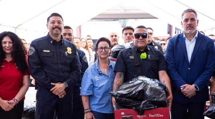 ENTREGA GOBIERNO DE ROSARITO 70 EQUIPOS ESTRUCTURALES AL HEROICO CUERPO DE BOMBEROS