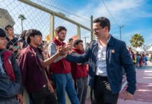 RECIBEN RESIDENTES DE LA COLONIA HIDALGO EN TIJUANA CANCHA DE FÚTBOL REHABILITADA