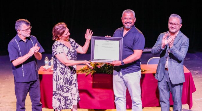 ENTREGAN EL PREMIO BELLAS ARTES BAJA CALIFORNIA DE DRAMATURGIA LUISA JOSEFINA HERNÁNDEZ 2026 A JUAN CARLOS VALDEZ GONZÁLEZ