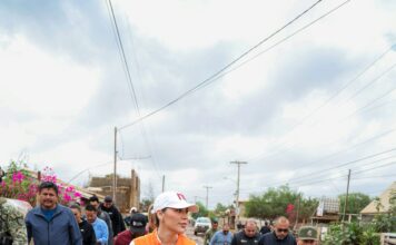 RECORRE GOBERNADORA MARINA DEL PILAR, ZONAS AFECTADAS POR LLUVIAS EN ENSENADA PARA ATENDER A LAS FAMILIAS